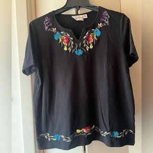 Rebecca Malone. L Floral Embroidered Top